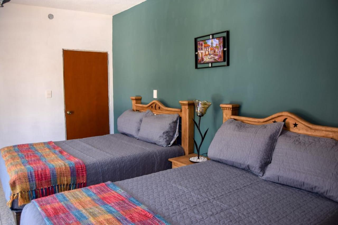 Hotel La Casa De La Luna 2*