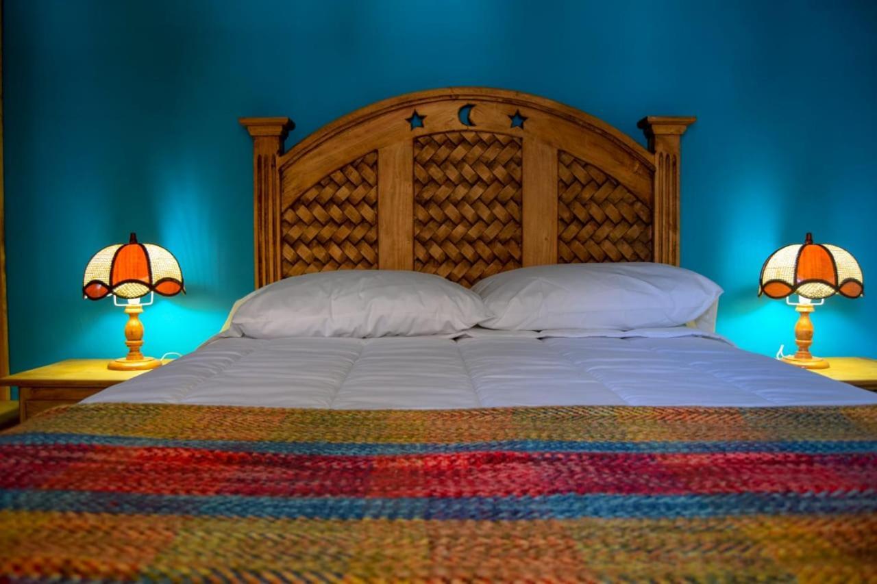 Hotel La Casa De La Luna 2*