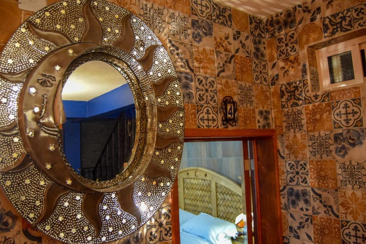 Hotel La Casa De La Luna 2*