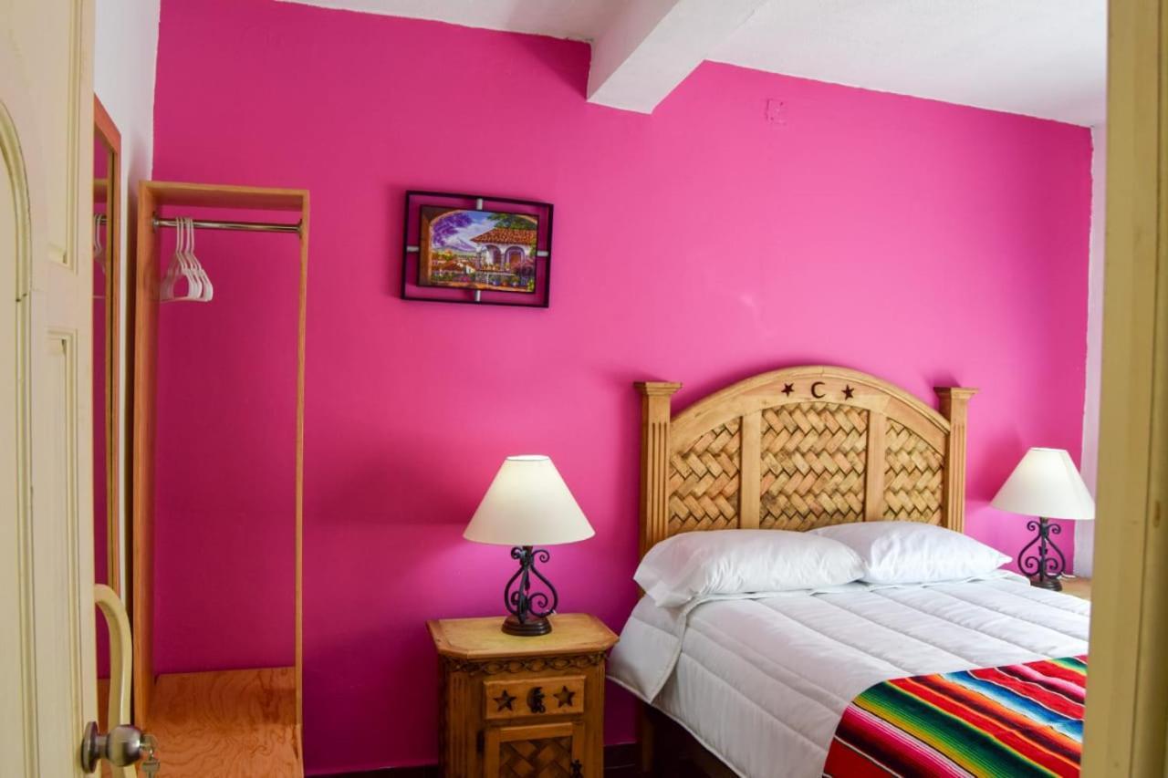 Hotel La Casa De La Luna 2*