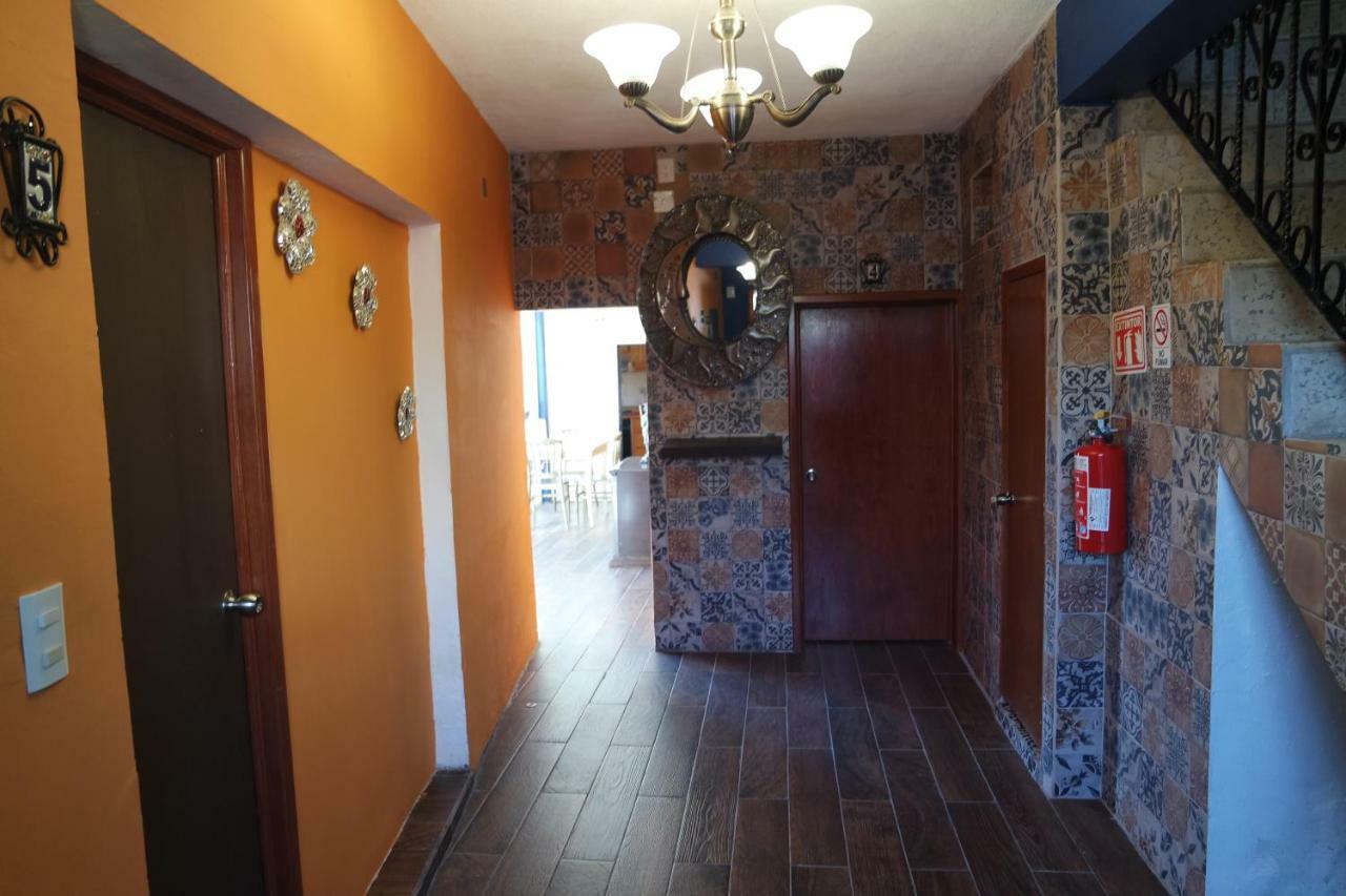 Hotel La Casa De La Luna 2*